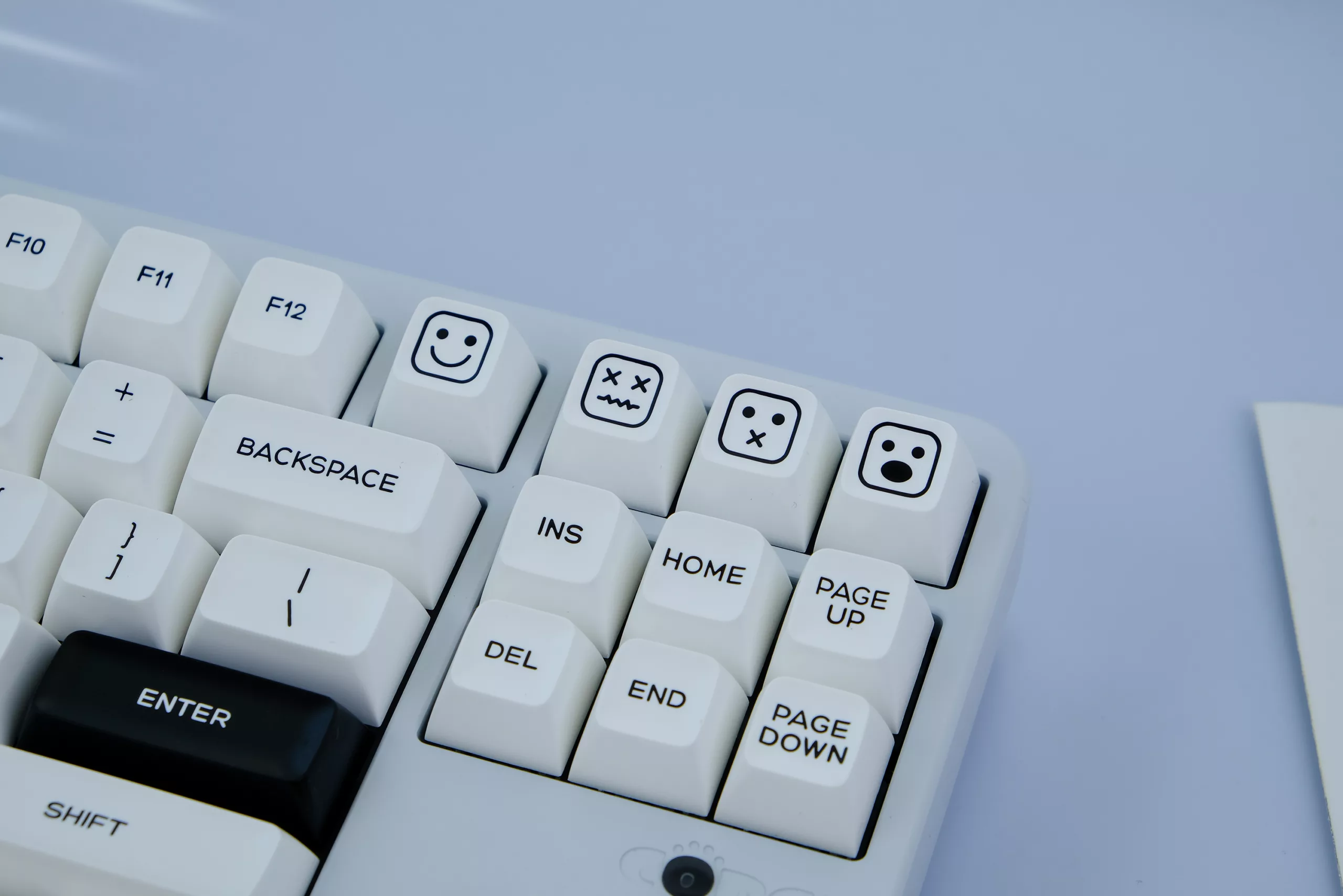 GMK BOW SA Keycap (Clone) - Image 3